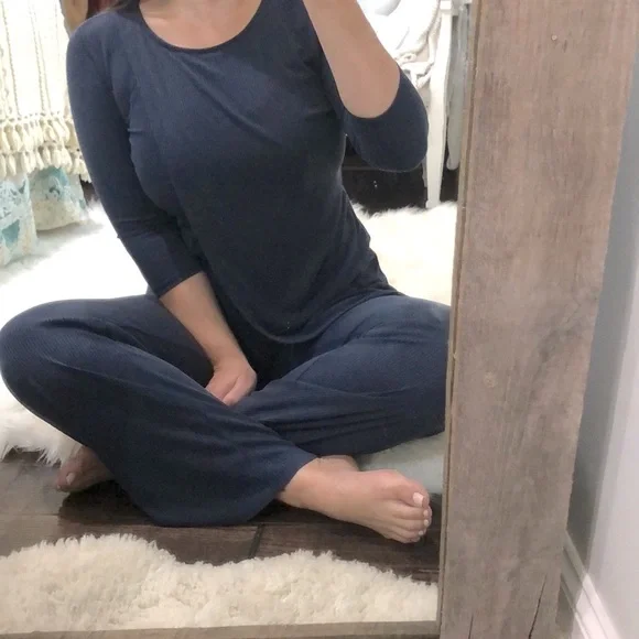 JeyRey size small navy blue ribbed cozy matching pant set - Picture 5 of 9